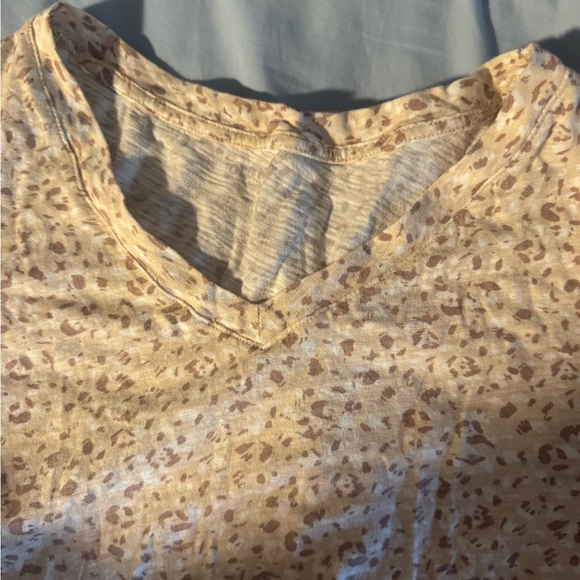 Old Navy Cream Short Sleeve Tee - Picture 2 of 3